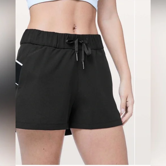 Lululemon On The Fly Short *Woven *2.5" Black Size 12 - Picture 2 of 16